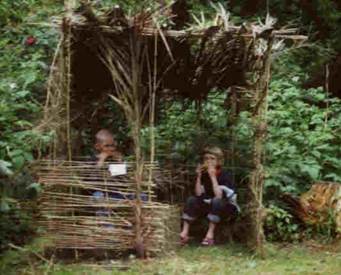 Eine Welt-Aktion mit Kindern
Regenwaldhütte in Hamburg